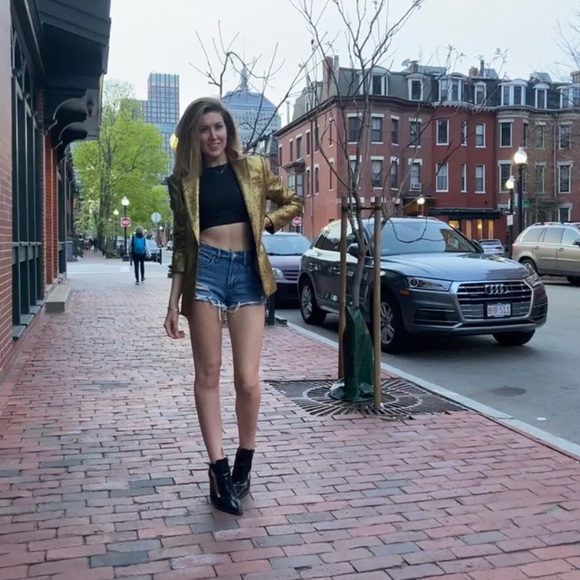 Meet your Posher, Lily - Picture 1 of 5